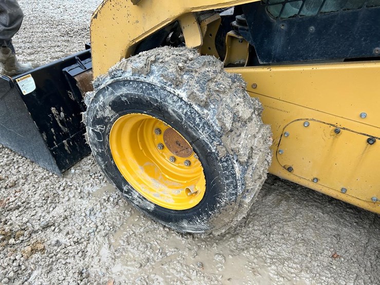 caterpillar-256c-image-16