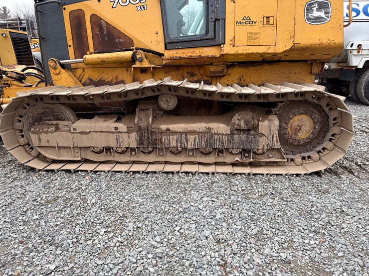 2005-deere-700j-xlt-image-54