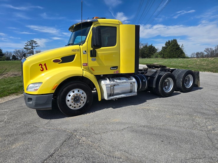 2017-peterbilt-579-image-4