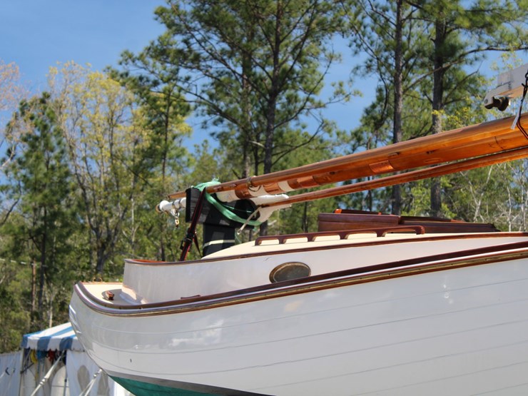 #9545-•-grimmalkin-–-18'-fenwick-williams-classic-wooden-catboat-w/-trailer-image-28