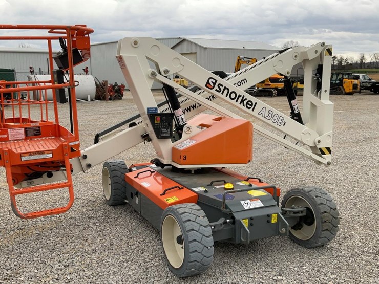 #310-•-2019-snorkel-38'-articulating-lift-image-28