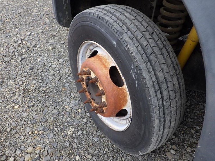 2011-ford-f550-image-17