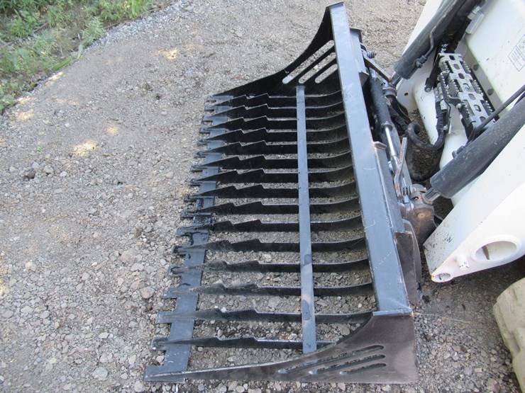 wildcat-68"-skid-steer-skeleton-bucket-image-2