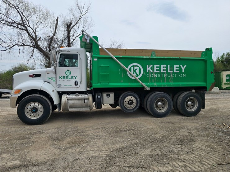 2017-peterbilt-348-image-5