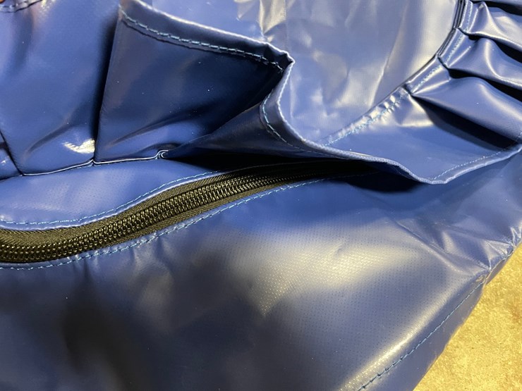 #7557-•-genie-man-lift-basket-control-weather-cover-image-3