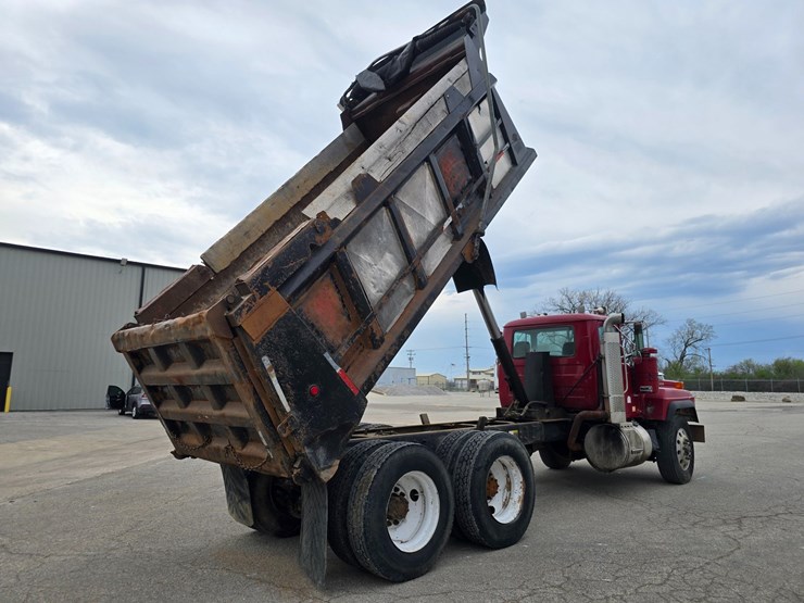 2003-mack-rd688s-image-34