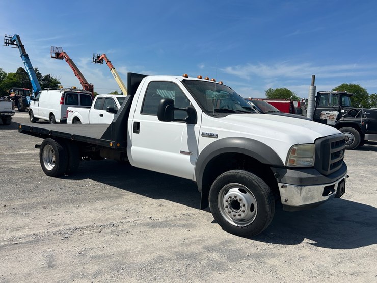 2005-ford-f550-image-1