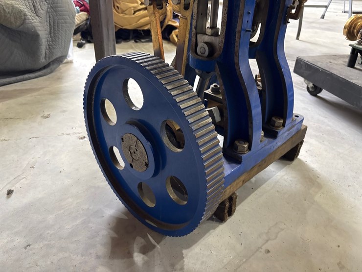 #11-•-antique-british-steam-deck-winch-engine-image-5