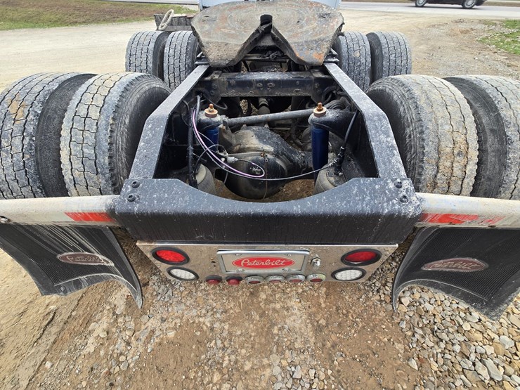 2000-peterbilt-379-image-85