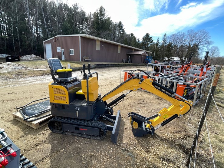 #900-•-landhonor-mini-excavator-image-3