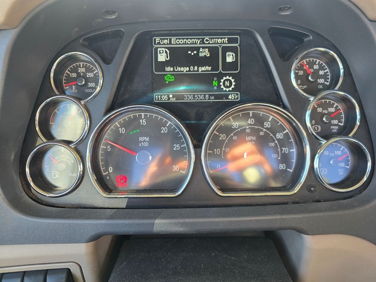 2019-peterbilt-567-image-67