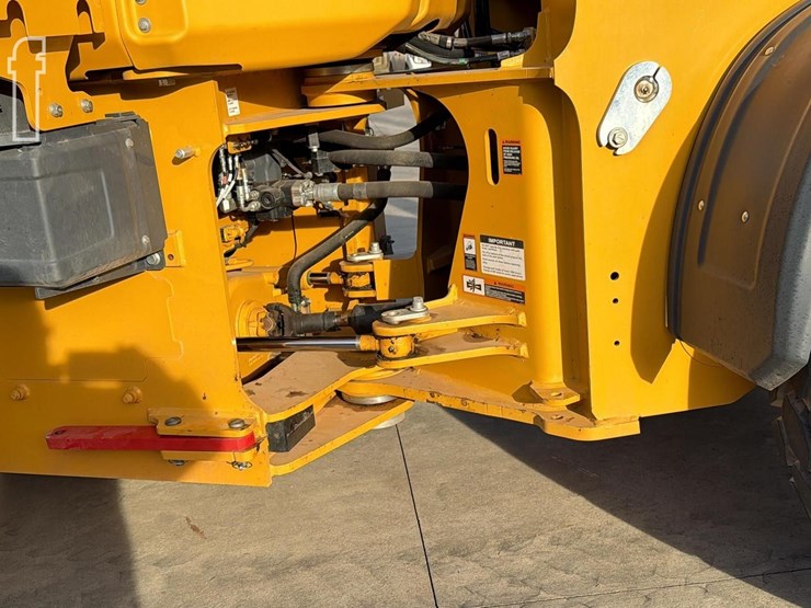 2024-deere-624-p-tier-image-15