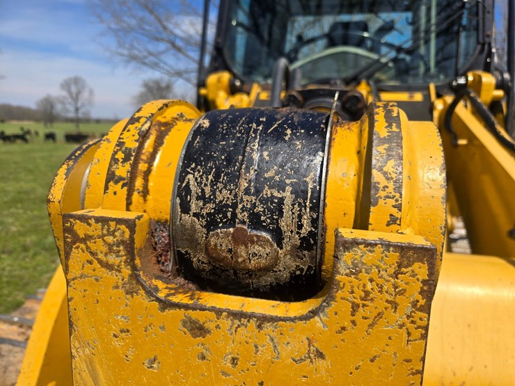 2014-caterpillar-953d-image-91