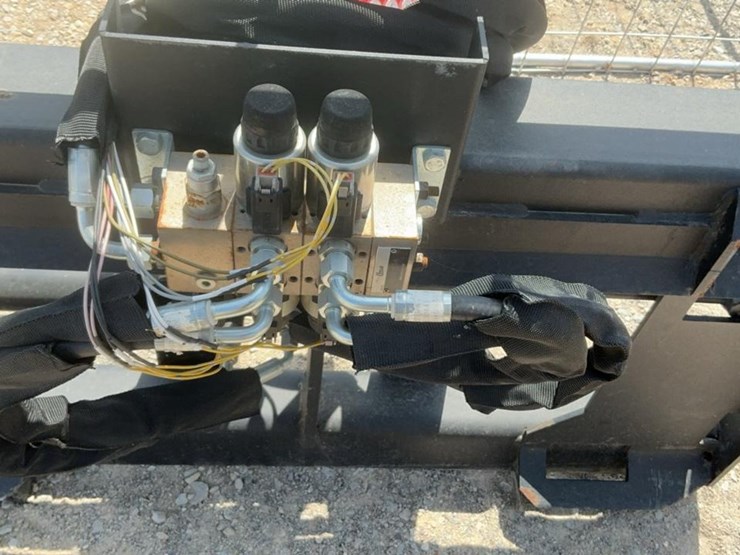 #179-•-hydraulic-forks-image-17