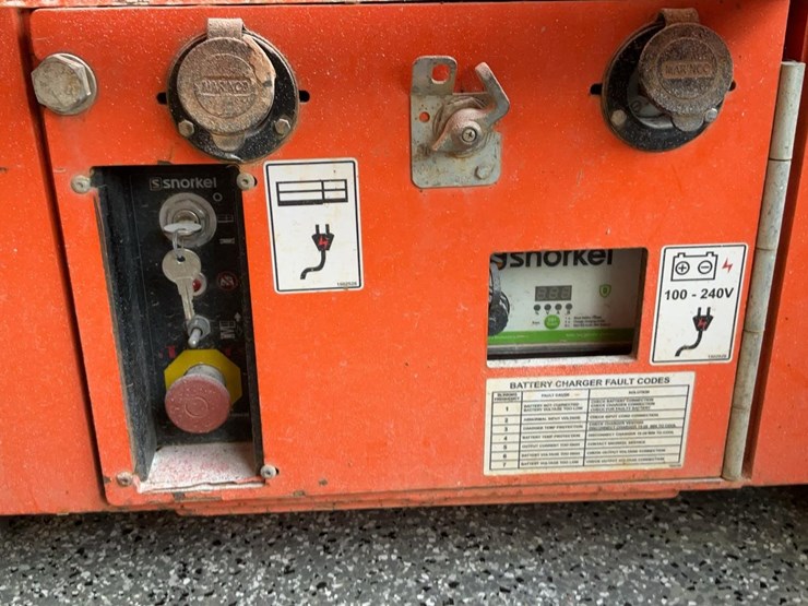 #428-•-2021-snorkel-19'-scissor-lift-image-3