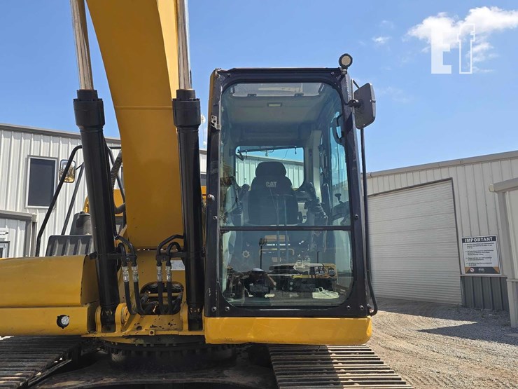 2019-caterpillar-320-image-13
