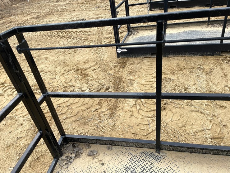 #7533-•-8'-work-platform-with-fork-pockets-image-9