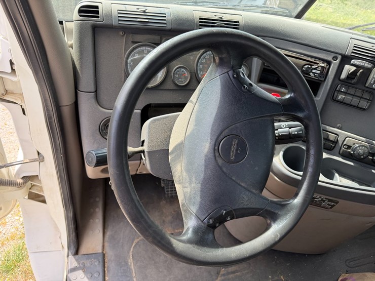 #45283-•-2016-freightliner-cascadia-daycab-truck-tractor-vin:-3akjgedv9gsgy4090-image-59