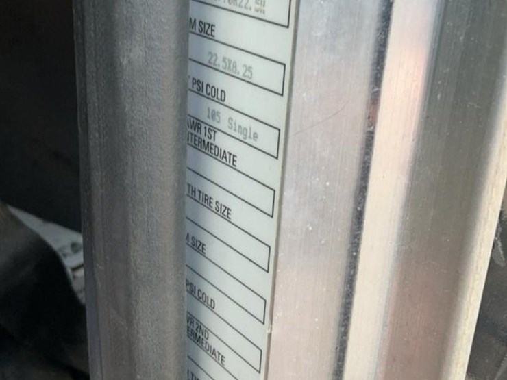 2021-peterbilt-337-image-19