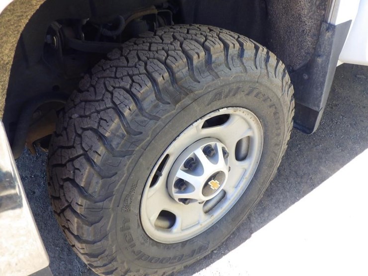 2019-chevrolet-2500hd-image-13