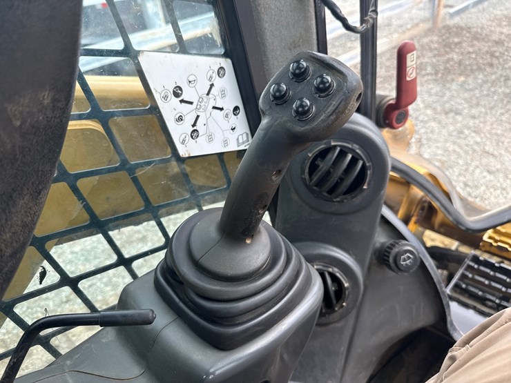 2017-caterpillar-279d-image-34