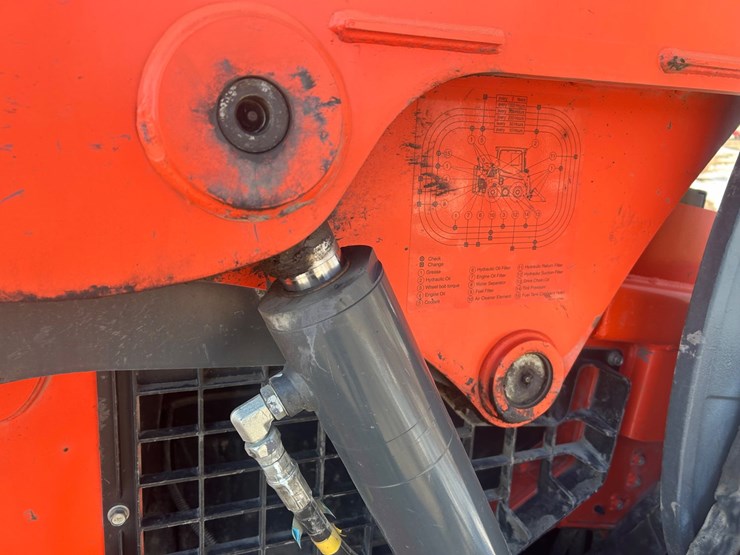 2018-kubota-ssv75-image-64