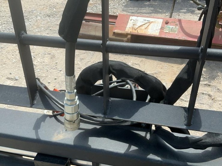 #178-•-hydraulic-forks-image-12