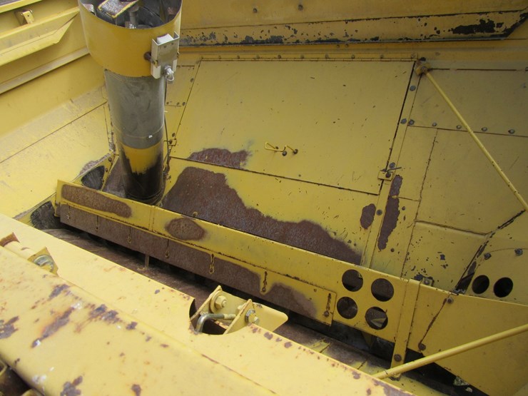 new-holland-tr96-image-39