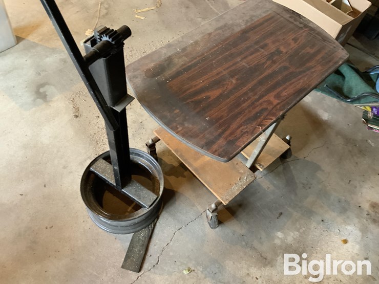 can-crusher-&-table-image-7