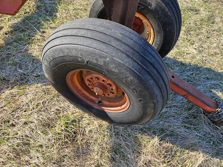 #572-•-11-place-bale-trailer-image-12