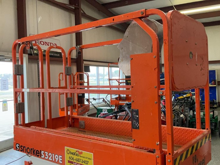 #425-•-2020-snorkel-19'-scissor-lift-image-21