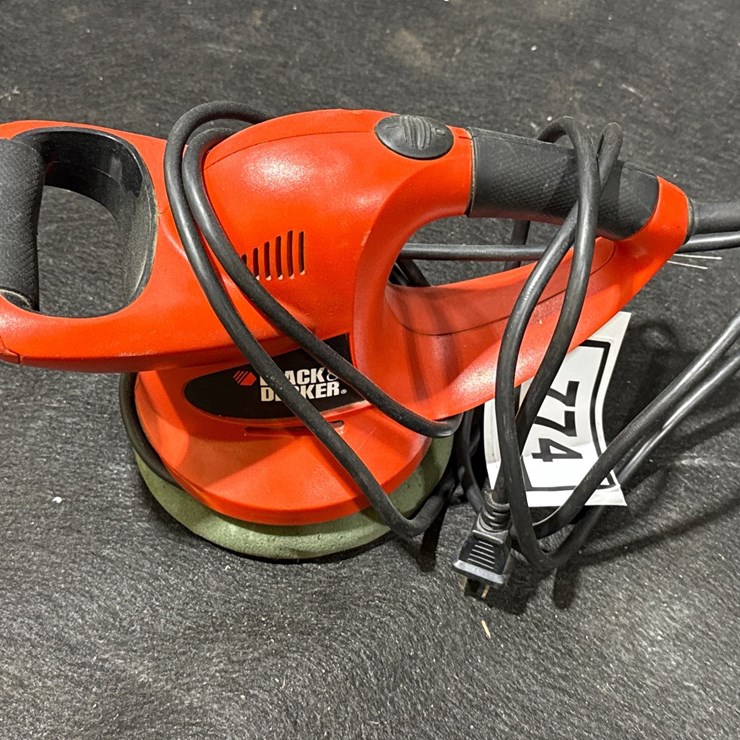 #774 • BLACK AND DECKER 6 INCH POLISHER