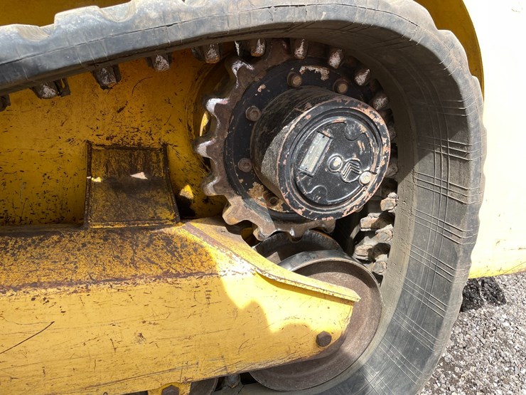 2013-gehl-rt210-image-14