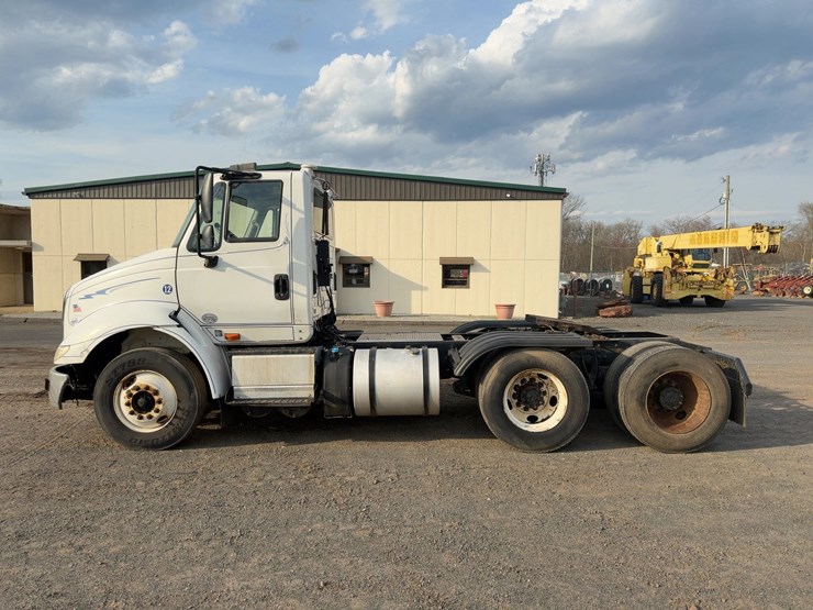 2015-international-8600-image-2