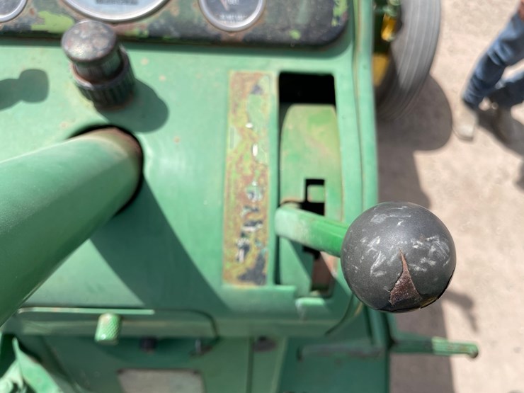 john-deere-3010-image-17