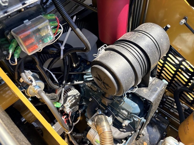 2026-agt-kkta27-skid-steer-loader-image-10