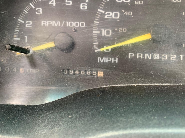 2000-chevrolet-c3500-pickup-image-10