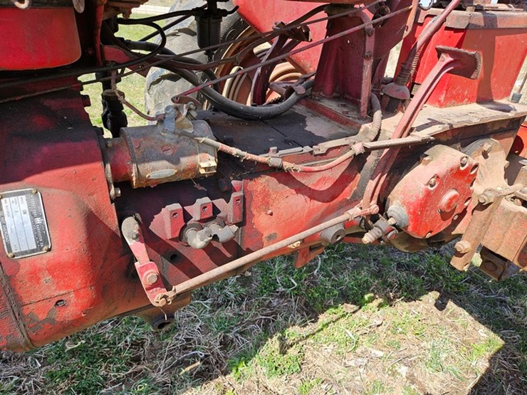 #525-•-farmall-super-m-tractor-image-11