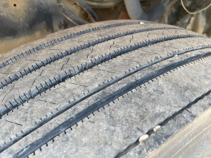 1995-peterbilt-330-image-13