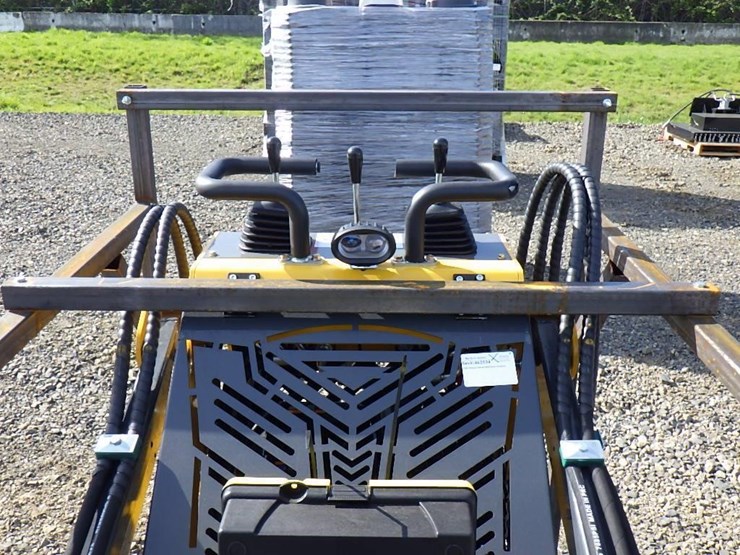 2026-sdlanch-ssl60-skid-steer-tracked-loader-image-11