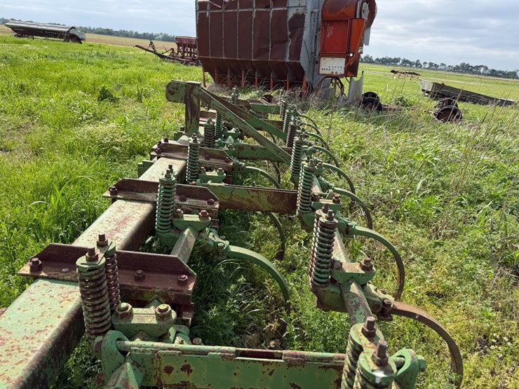 #45300-•-16'-chisel-plow-image-6