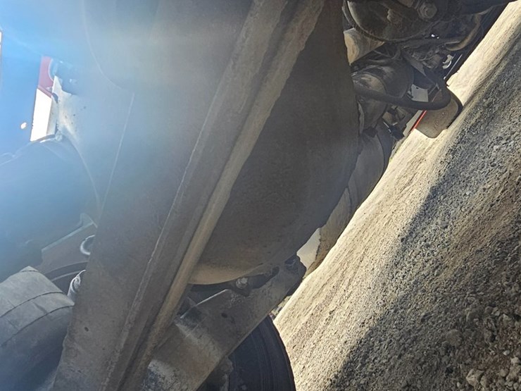 2012-peterbilt-384-image-110