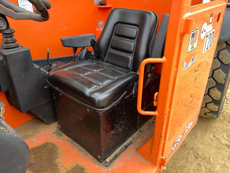 2014-jlg-g9-43a-image-62