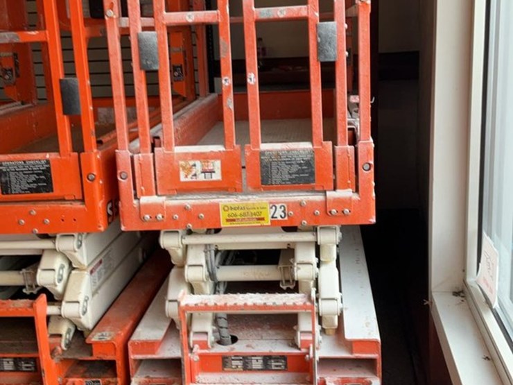 #428-•-2021-snorkel-19'-scissor-lift-image-1