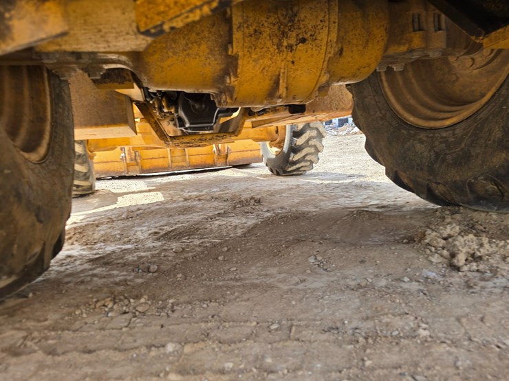 2005-caterpillar-420d-image-42