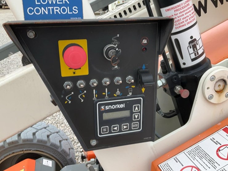#310-•-2019-snorkel-38'-articulating-lift-image-11