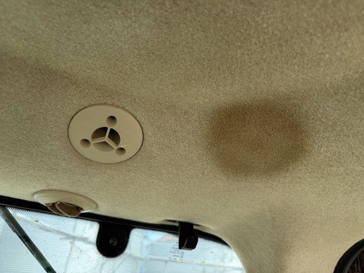 2012-john-deere-8235r-image-67