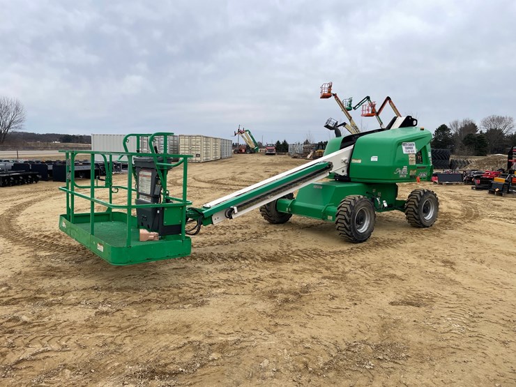 2016-jlg-400s-image-1