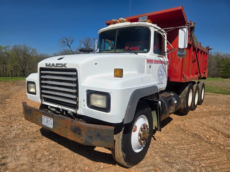 1994-mack-rd690s-image-2