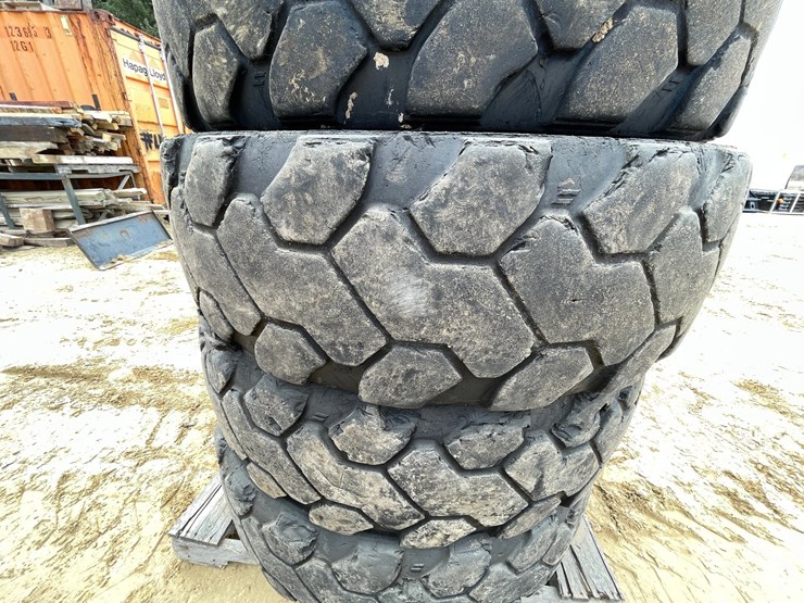 #7539-•-set-of-(4)-firestone-brand-telehandler-tires-on-rims-image-9